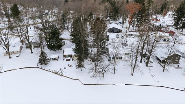 1132 S Woodland Drive, White Cloud, MI 49349