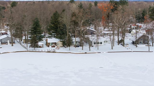 1132 S Woodland Drive, White Cloud, MI 49349