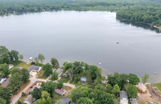 1132 S Woodland Drive, White Cloud, MI 49349