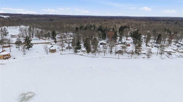 1132 S Woodland Drive, White Cloud, MI 49349