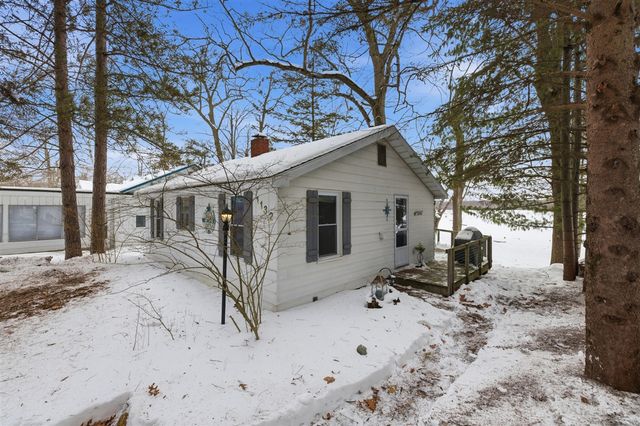 1132 S Woodland Drive, White Cloud, MI 49349