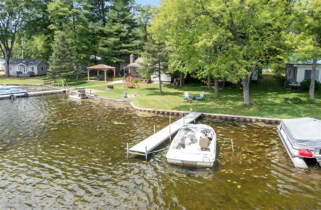 1132 S Woodland Drive, White Cloud, MI 49349