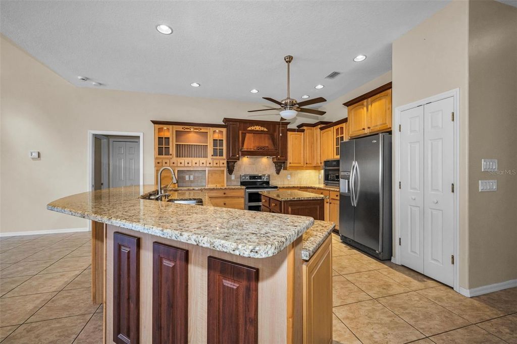Image 12 of property listing at 1520 WINDING WILLOW DRIVE, Trinity, FL 34655