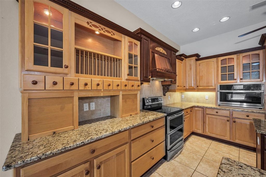 Image 14 of property listing at 1520 WINDING WILLOW DRIVE, Trinity, FL 34655