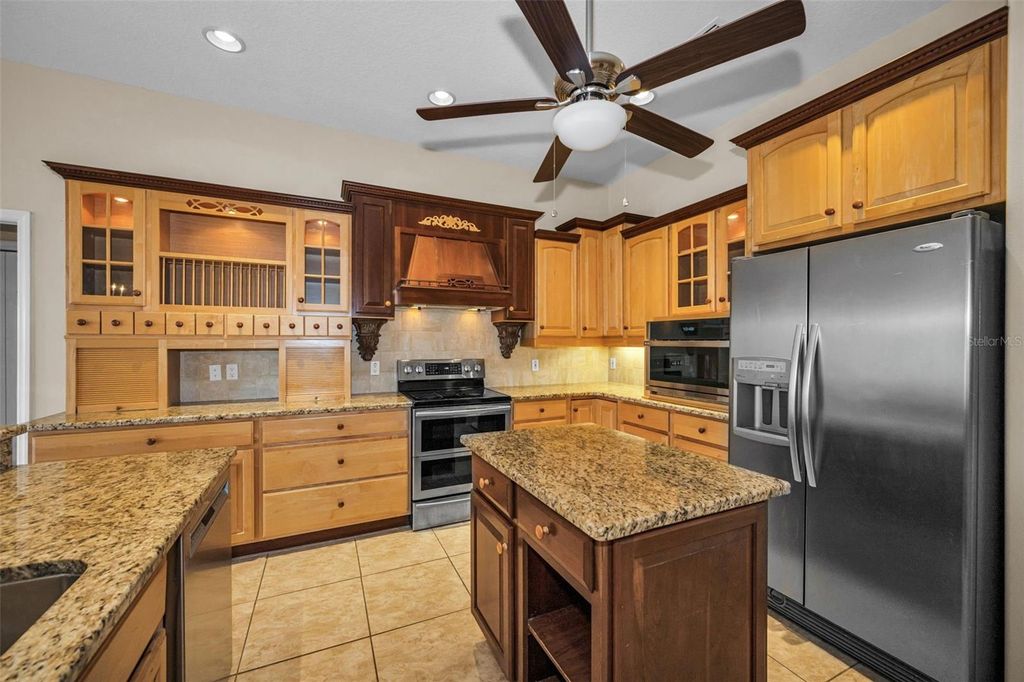 Image 15 of property listing at 1520 WINDING WILLOW DRIVE, Trinity, FL 34655