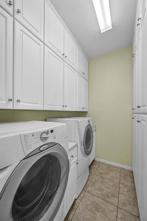 Image 37 of property listing at 1520 WINDING WILLOW DRIVE, Trinity, FL 34655