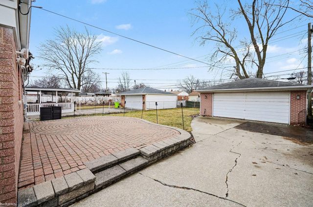 15724 E 13 Mile Road, Roseville, MI 48066