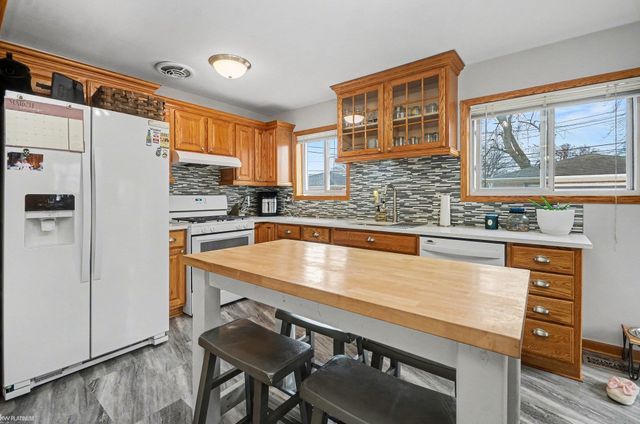 15724 E 13 Mile Road, Roseville, MI 48066