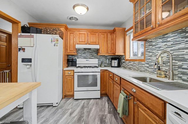 15724 E 13 Mile Road, Roseville, MI 48066