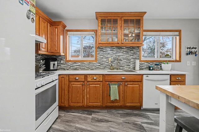 15724 E 13 Mile Road, Roseville, MI 48066