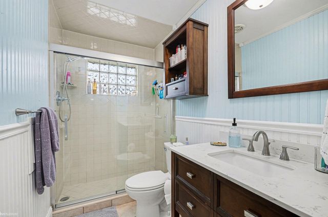 15724 E 13 Mile Road, Roseville, MI 48066