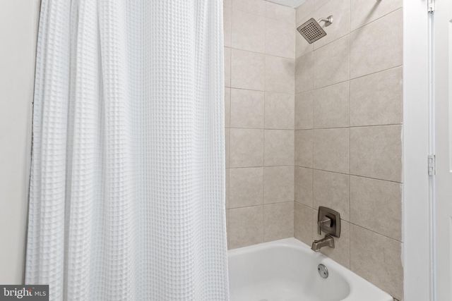 43 KENWOOD DR, Sicklerville, NJ 08081