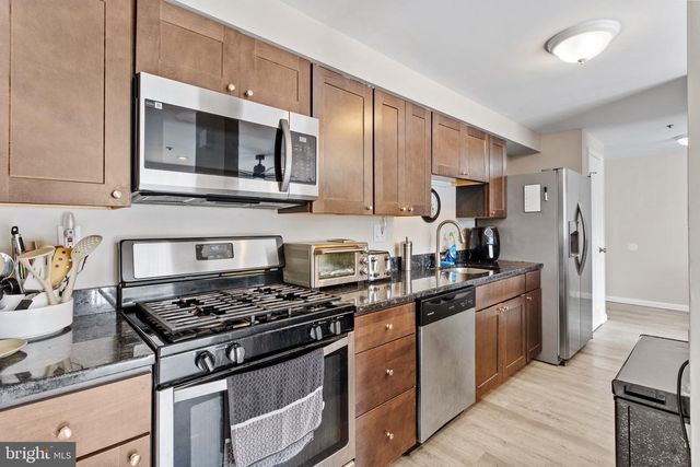 43 KENWOOD DR, Sicklerville, NJ 08081