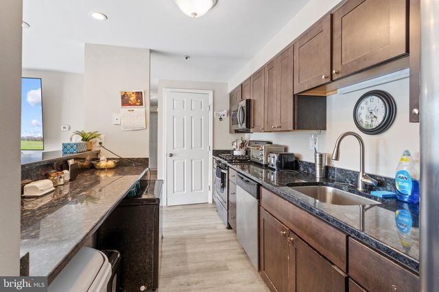 43 KENWOOD DR, Sicklerville, NJ 08081