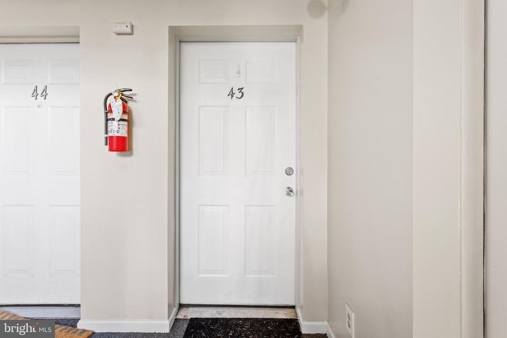 43 KENWOOD DR, Sicklerville, NJ 08081
