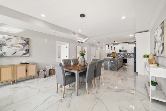 211 DOLPHIN POINT 202, Clearwater Beach, FL 33767