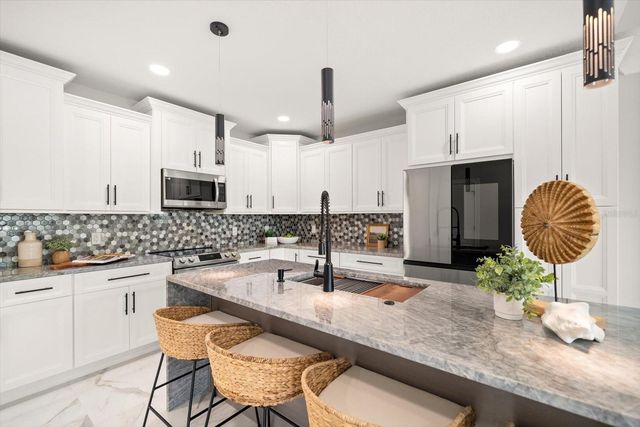 211 DOLPHIN POINT 202, Clearwater Beach, FL 33767