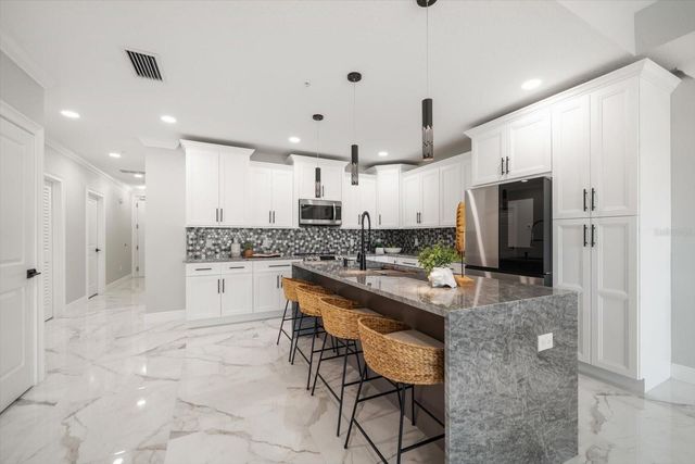 211 DOLPHIN POINT 202, Clearwater Beach, FL 33767