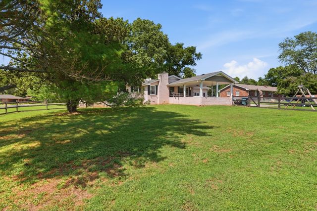 1512 Smith Dr, Lebanon, TN 37087