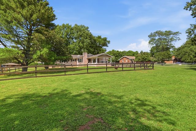 1512 Smith Dr, Lebanon, TN 37087