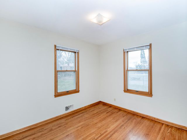 2078 Sloan Street, Maplewood, MN 55117