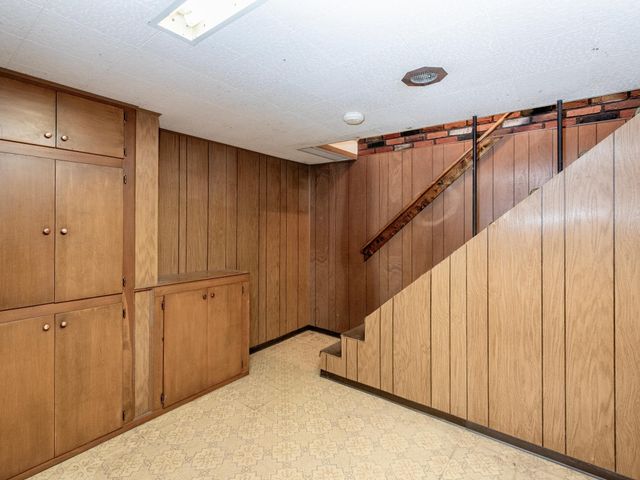 2078 Sloan Street, Maplewood, MN 55117