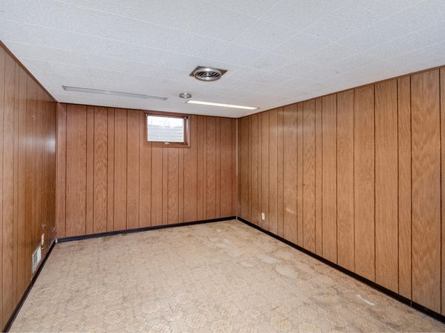 2078 Sloan Street, Maplewood, MN 55117