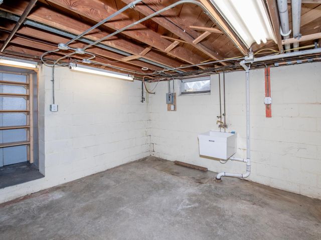 2078 Sloan Street, Maplewood, MN 55117