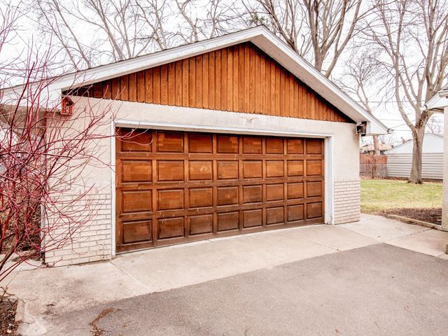 2078 Sloan Street, Maplewood, MN 55117