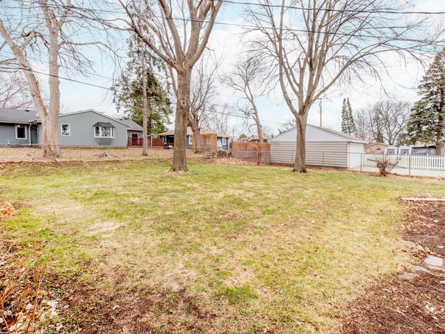 2078 Sloan Street, Maplewood, MN 55117