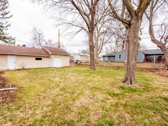 2078 Sloan Street, Maplewood, MN 55117