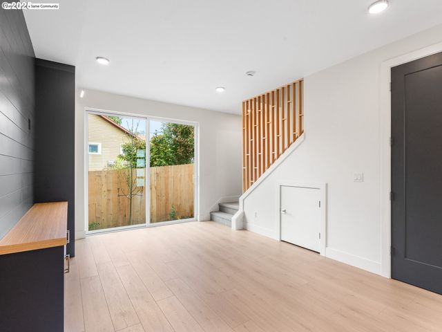 5183 Se 28TH Ave 8, Portland, OR 97202