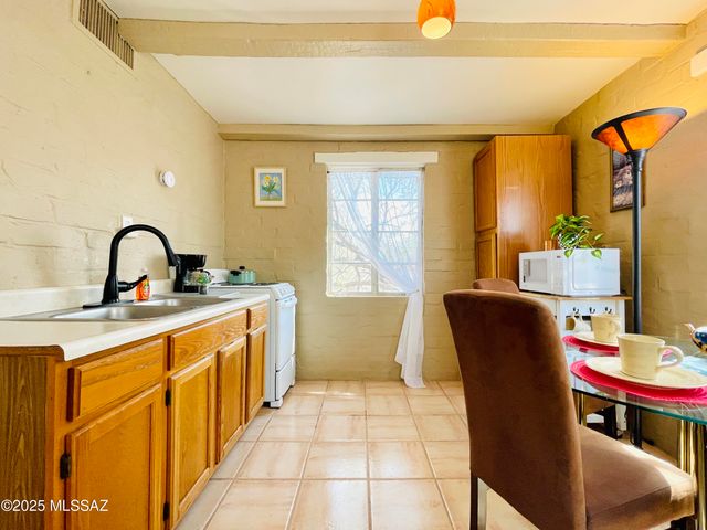 75 E Rudasill Road, Tucson, AZ 85704