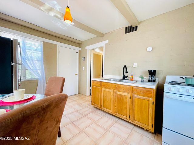 75 E Rudasill Road, Tucson, AZ 85704