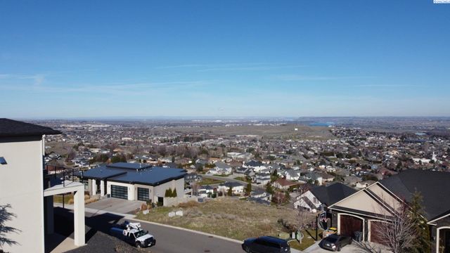 486 Mont Blanc Way, Richland, WA 99352