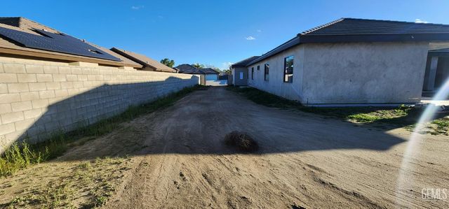 15520 Georges Letour Avenue, Bakersfield, CA 93314