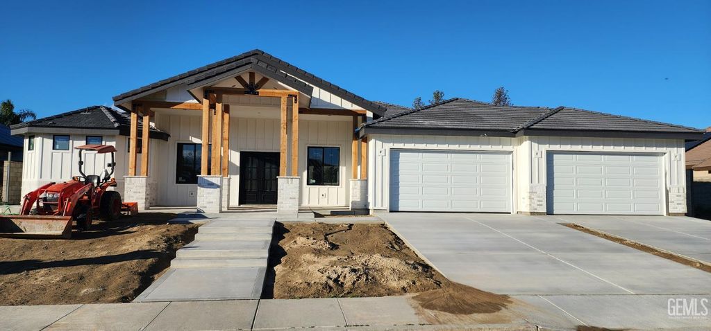 15520 Georges Letour Avenue, Bakersfield, CA 93314