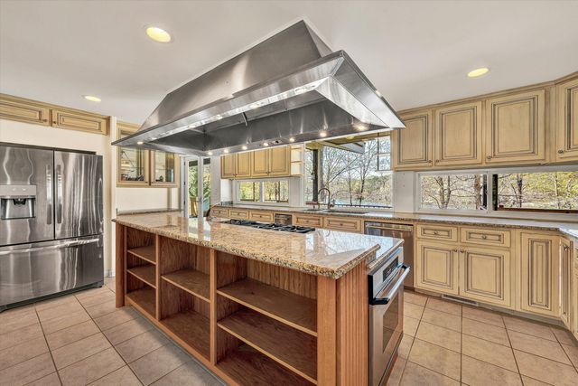 143 Charlotte LN, Hardy, VA 24101