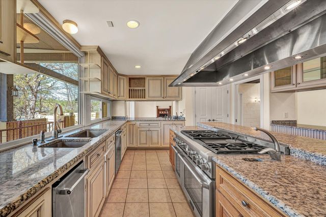 143 Charlotte LN, Hardy, VA 24101