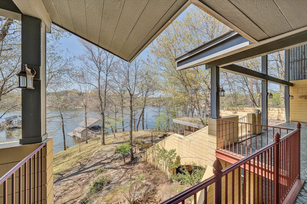 143 Charlotte LN, Hardy, VA 24101