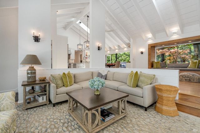 807 Wild Oak Dr, Santa Rosa, CA 95409