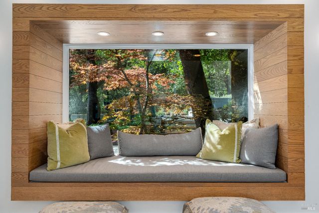 807 Wild Oak Dr, Santa Rosa, CA 95409