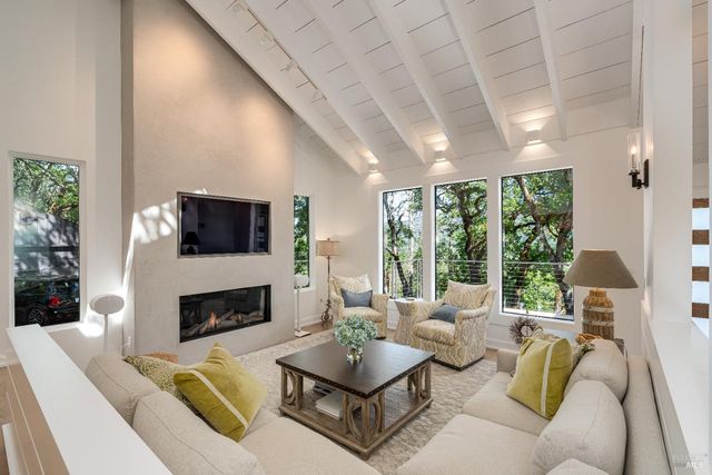 807 Wild Oak Dr, Santa Rosa, CA 95409