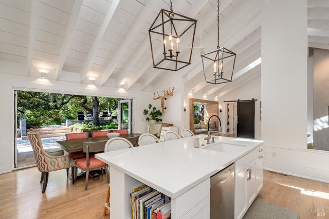 807 Wild Oak Dr, Santa Rosa, CA 95409