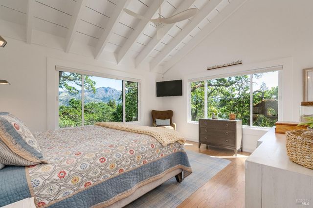 807 Wild Oak Dr, Santa Rosa, CA 95409