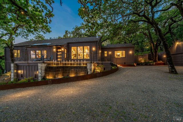 807 Wild Oak Dr, Santa Rosa, CA 95409