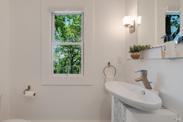 807 Wild Oak Dr, Santa Rosa, CA 95409