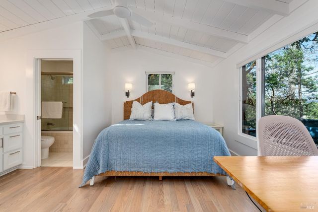 807 Wild Oak Dr, Santa Rosa, CA 95409