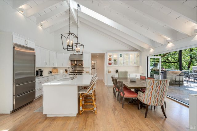 807 Wild Oak Dr, Santa Rosa, CA 95409