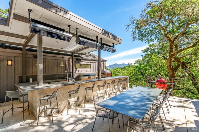 807 Wild Oak Dr, Santa Rosa, CA 95409